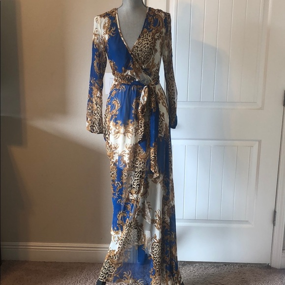 Ark & Co Dresses & Skirts - Like new maxi w long sleeves from Nordstrom